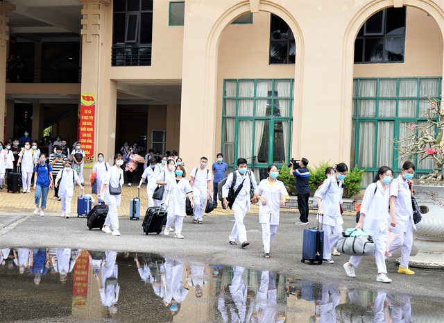 Gần trăm giảng viên, sinh viên Đại học Y dược Hải Phòng lên đường chi viện cho Bắc Giang chống dịch COVID-19 - Ảnh 2.