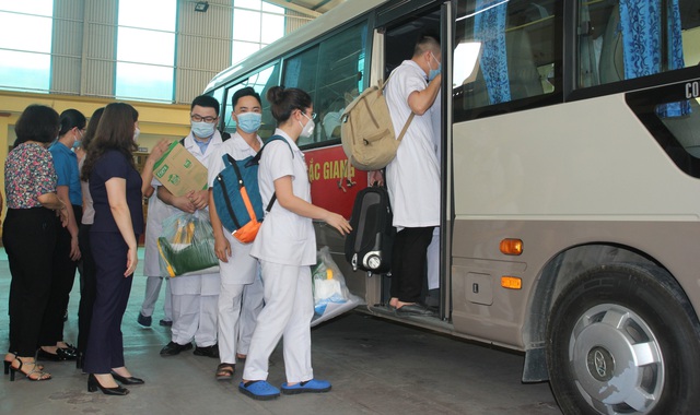 Sau Yên Bái, Lào Cai chi viện cán bộ y tế từ Tây Bắc xuống Bắc Giang hỗ trợ chống dịch - Ảnh 4.