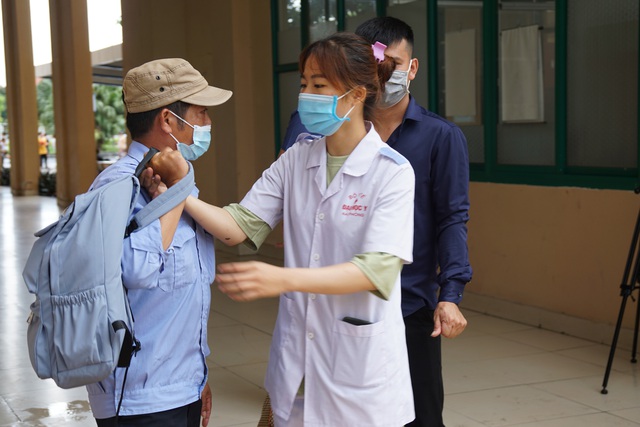 Gần trăm giảng viên, sinh viên Đại học Y dược Hải Phòng lên đường chi viện cho Bắc Giang chống dịch COVID-19 - Ảnh 9.