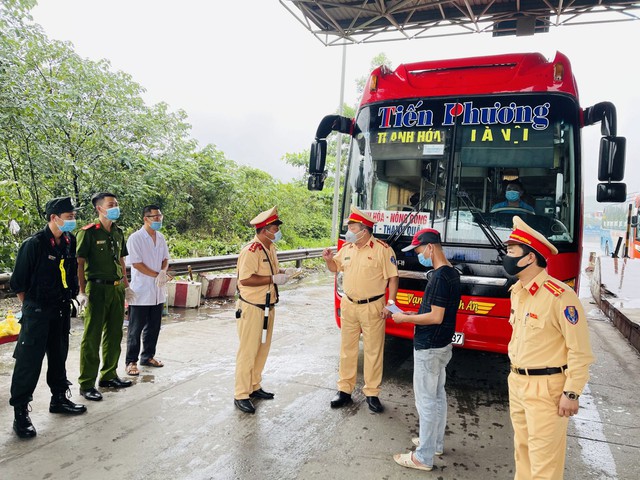 Tạm dừng hoạt động vận tải hành khách liên tỉnh từ Thanh Hóa đi, đến tỉnh Nghệ An, Hà Tĩnh và ngược lại - Ảnh 1.
