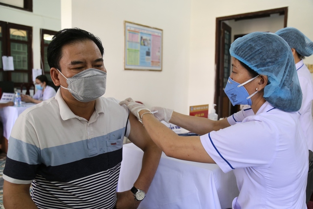 Bộ trưởng Bộ Y tế: Đảm bảo an toàn tối đa cho người tiêm vaccine COVID-19 trong chiến dịch tiêm chủng lớn nhất lịch sử - Ảnh 4.