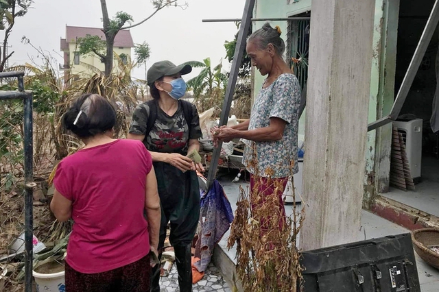 MC Trấn Thành xin lỗi Thủy Tiên - Ảnh 4.