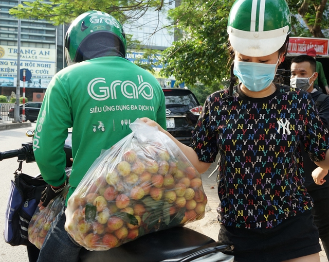 Người Hà Nội giải cứu vải Bắc Giang giá 20.000 đồng/kg - Ảnh 8.