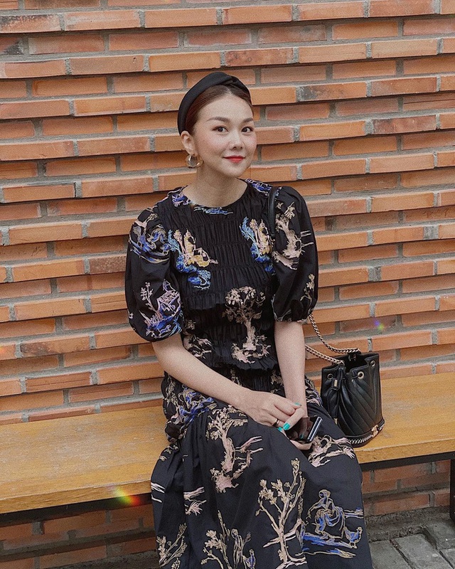 Ngắm bộ sưu tập váy đồ sộ của Thanh Hằng, nàng 30  nhắm được nhiều kiểu trẻ trung và ghi trọn điểm sang chảnh - Ảnh 14.