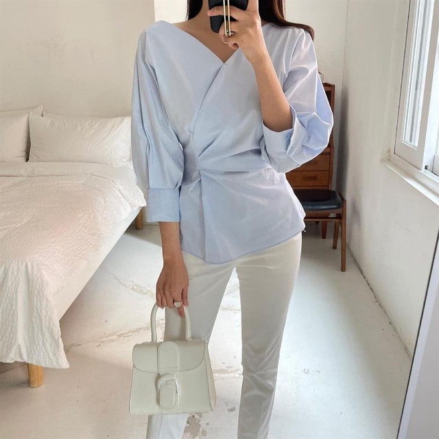 Mẫu áo blouse đang phủ sóng dày đặc: Mặc lên khiến ai cũng tưởng bạn gầy đi 5kg, lên hình sống ảo cực xinh - Ảnh 9.