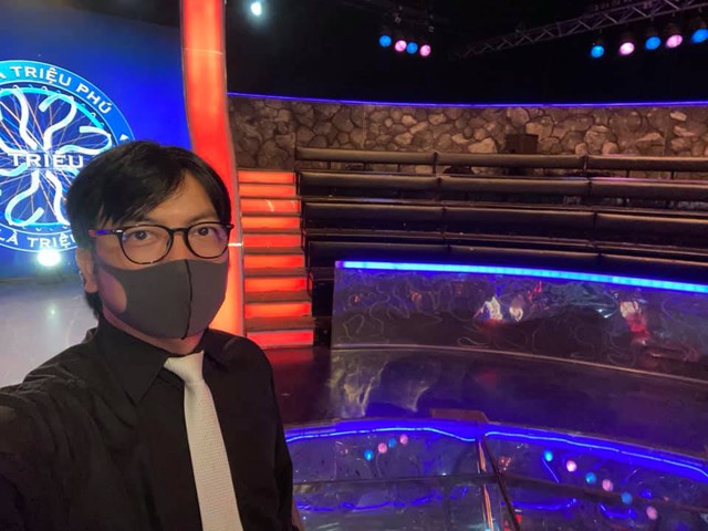 Ai Là Triệu Phú trong thời dịch: Sân khấu chỉ còn MC, người chơi, khán đài có đúng 1 khán giả - Ảnh 2.