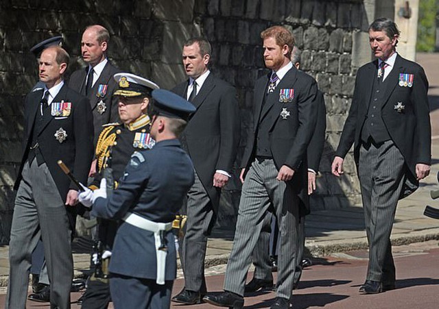 Cảnh sát đến nhà Harry báo tin Hoàng thân Philip qua đời - Ảnh 3.