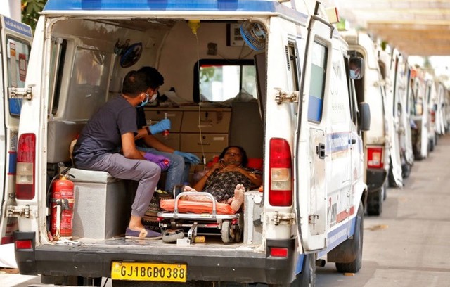 Bi kịch người phụ nữ Ấn Độ nhiễm Covid-19 bị 15 bệnh viện từ chối - Ảnh 1.