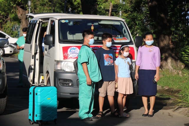 Xúc động hình ảnh y, bác sỹ Bệnh viện TW Huế tình nguyện lên đường hỗ trợ Bắc Giang chống dịch COVID-19 - Ảnh 10.