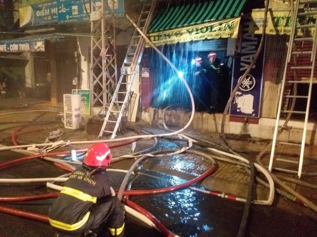  Cháy nhà trên đường Nguyễn Thiện Thuật, TP HCM: Hai người đã tử vong  - Ảnh 2.