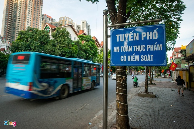 Quán bún ốc ở Hà Nội cả ngày chỉ bán được 3 suất cho khách mang về - Ảnh 1.