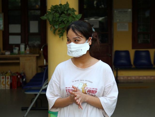 Những hình ảnh về 39 bệnh nhân COVID-19 đầu tiên tại Bắc Giang được ra viện - Ảnh 15.
