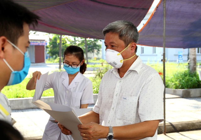 Những hình ảnh về 39 bệnh nhân COVID-19 đầu tiên tại Bắc Giang được ra viện - Ảnh 5.