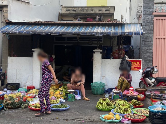 TP.HCM: Đa số người dân chấp hành mang khẩu trang phòng, chống dịch COVID-19 ở nơi công cộng - Ảnh 10.