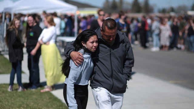 Nữ sinh lớp 6 xả súng ở trường học Mỹ khiến 3 người bị thương, học sinh và phụ huynh hoảng loạn tột độ - Ảnh 8.