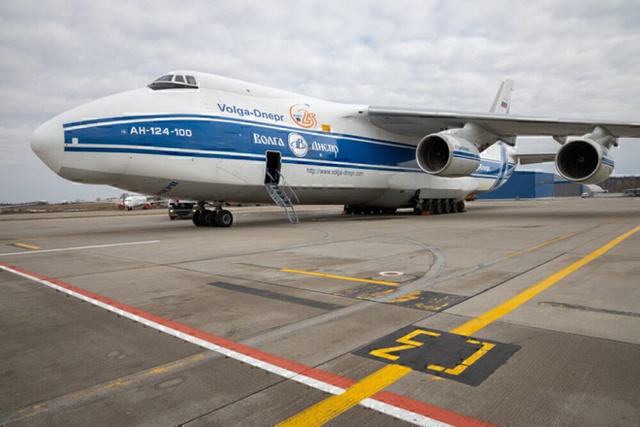Máy bay chở hàng lớn nhất thế giới đang đưa oxy tới Ấn Độ - Ảnh 2.