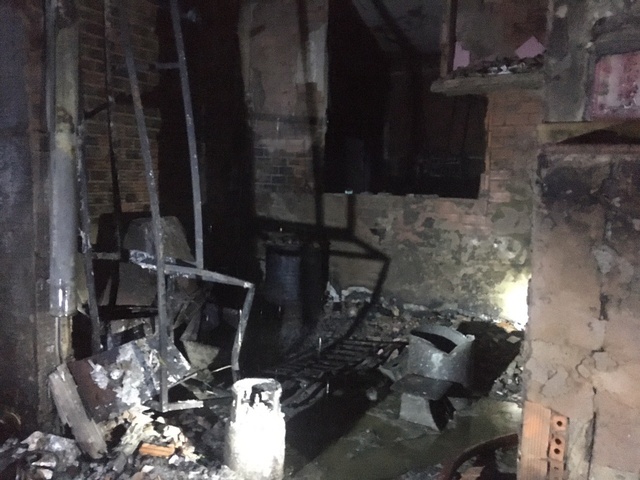 Hiện trường bên trong căn nhà cháy làm 8 người thiệt mạng - Ảnh 5.