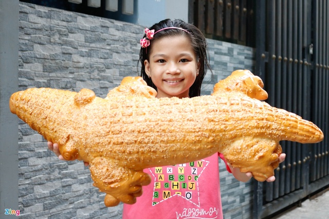 Bánh mì cá sấu khổng lồ độc đáo ở TP.HCM - Ảnh 7.