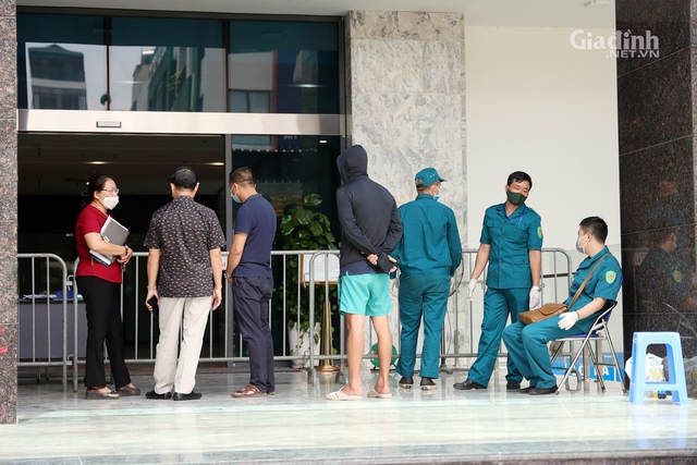 Hà Nội: Lập rào chắn kiểm soát y tế toàn bộ chung cư The Legacy ở Thanh Xuân - Ảnh 8.