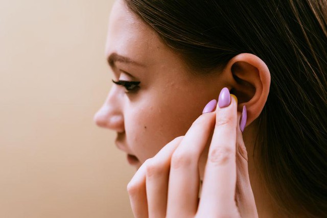 Sử dụng sản phẩm thảo dược cải thiện ù tai, nghe kém, điếc tai - Xu hướng mới được nhiều người lựa chọn - Ảnh 2.