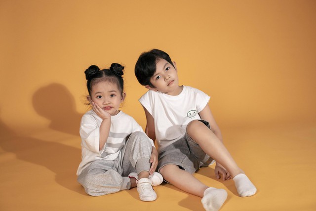 Hai nhóc tì nhà Khánh Thi - Phan Hiển như bản sao của bố mẹ - Ảnh 5.