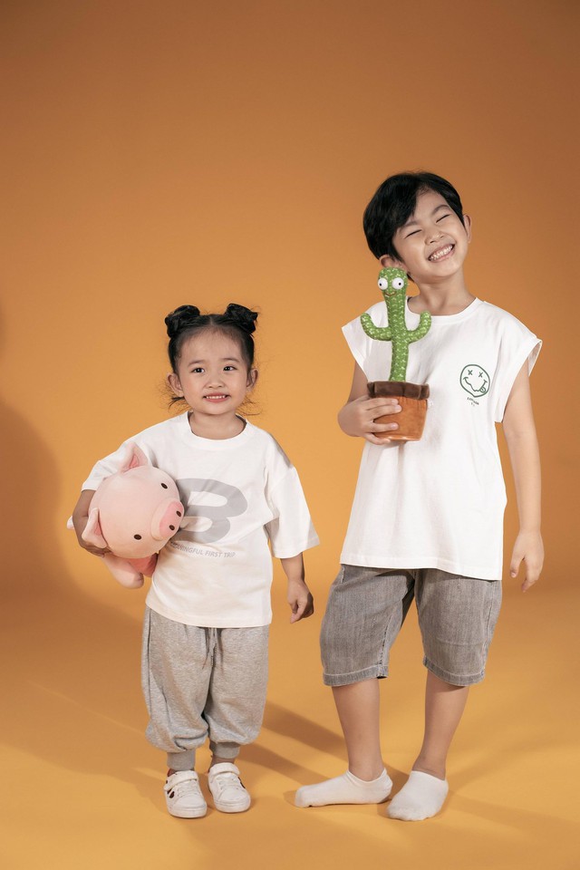 Hai nhóc tì nhà Khánh Thi - Phan Hiển như bản sao của bố mẹ - Ảnh 9.