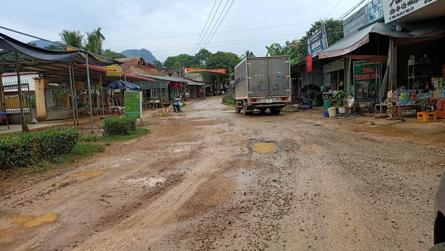 Công an đang làm rõ nguyên nhân vì sao tuyến đường hơn 70 tỷ chưa bàn giao đã xuống cấp - Ảnh 1.