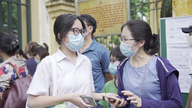 Kỳ thi vào lớp 10 THPT tại Hà Nội: Đề thi “dễ thở”, điểm thi sẽ cao? - Ảnh 1.