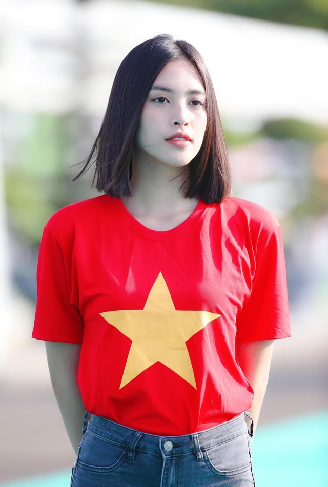 Hoa hậu Tiểu Vy chấp nhận làm “osin”, chăm thú cưng nhà “bà trùm” để ủng hộ đội tuyển Việt Nam - Ảnh 1.