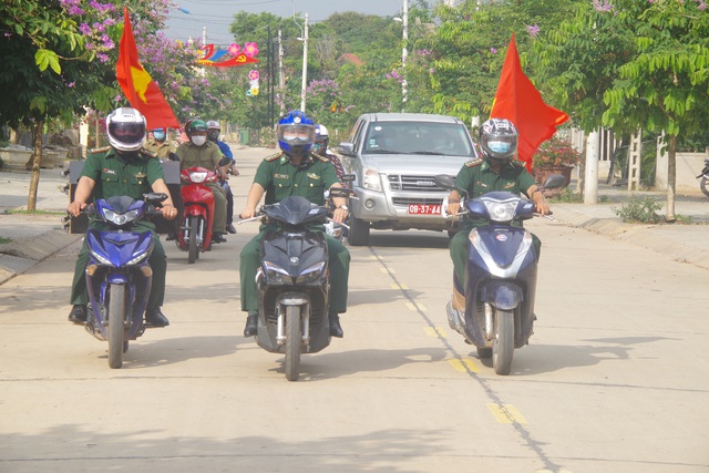 Những chiến sĩ biên phòng “đội nắng, vượt mưa” trên tuyến đầu chống dịch - Ảnh 2.