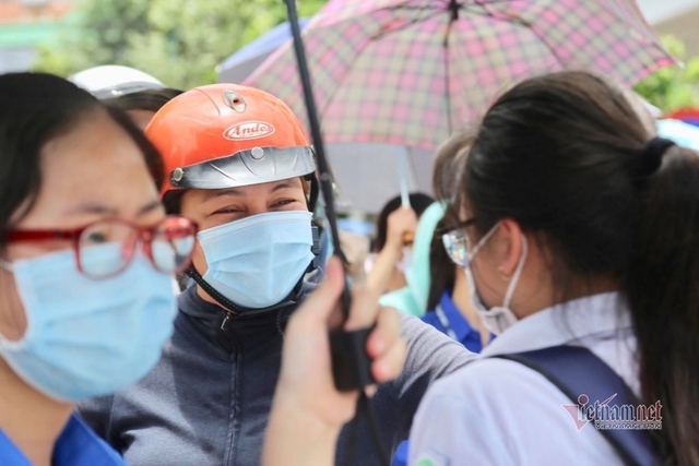 Đua vào lớp 10 trường chuyên, phụ huynh mất ngủ vì lo con stress - Ảnh 3.