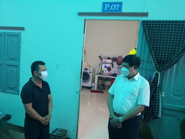 Thứ trưởng Bộ Y tế liên tục truy bài khi kiểm tra thực tế phòng chống dịch ở Thái Nguyên - Ảnh 6.