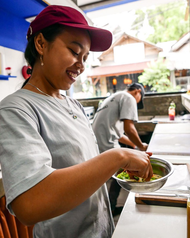 Cặp chồng cú vợ tiên: Thực hư chuyện anh chồng là đại gia ngầm, có gia thế khủng mới lấy được cô vợ đẹp như hoa - Ảnh 4.