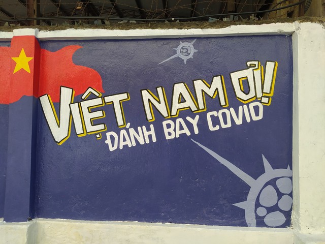 Con đường tranh bích họa dài gần 100m cỗ vũ Việt Nam chiến thắng COVID-19 đầu tiên ở Hà Nội - Ảnh 11.