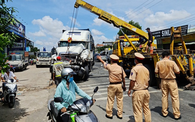  “Ngáo đá”, tài xế xe đầu kéo gây tai nạn rồi chạy như điên  - Ảnh 1.