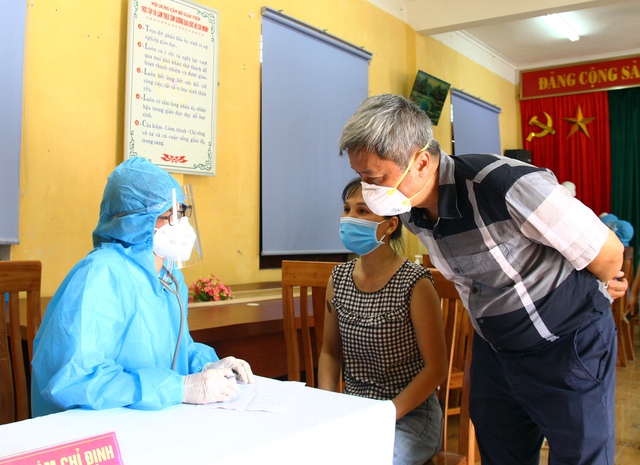 Thứ trưởng Bộ Y tế: Sẽ đề xuất cấp thêm vaccine để tiêm hết cho công nhân tại các KCN huyện Việt Yên - Ảnh 4.