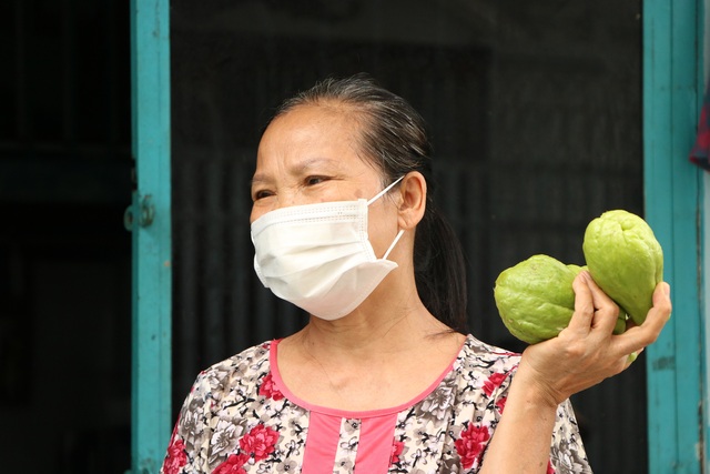 Muôn cách san sẻ tình người trong khu phong tỏa giữa mùa dịch COVID-19 tại Sài Gòn - Ảnh 7.