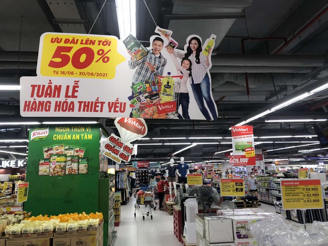 Tuần lễ hàng thiết yếu tại VinMart/VinMart , hàng trăm mặt hàng khuyến mại giá sốc - Ảnh 2.