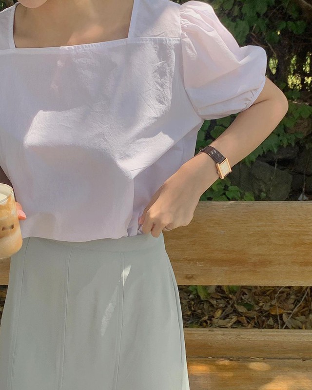3 kiểu áo blouse trắng lên ngôi hè 2021, kiểu thứ nhất nàng công sở nào cũng mê mệt vì nữ tính và kiêu sa - Ảnh 3.
