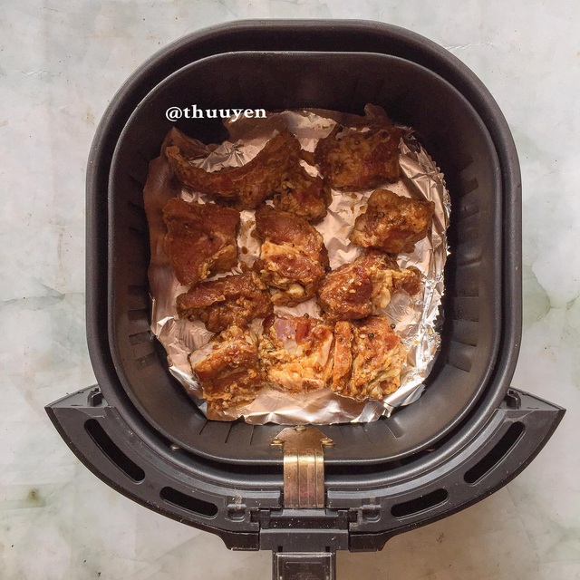 Làm sườn nướng ngũ vị kiểu Hàn cực đơn giản bằng nồi chiên không dầu - Ảnh 6.
