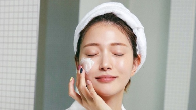 Thuộc lòng mẹo giữ lớp make up lâu trôi cho da dầu vào ngày hè oi ả - Ảnh 4.