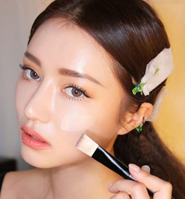 Thuộc lòng mẹo giữ lớp make up lâu trôi cho da dầu vào ngày hè oi ả - Ảnh 6.