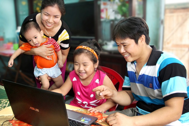 Tôn vinh giá trị tốt đẹp của gia đình Việt Nam qua triển lãm ảnh “Gia đình - Tổ ấm yêu thương” - Ảnh 2.