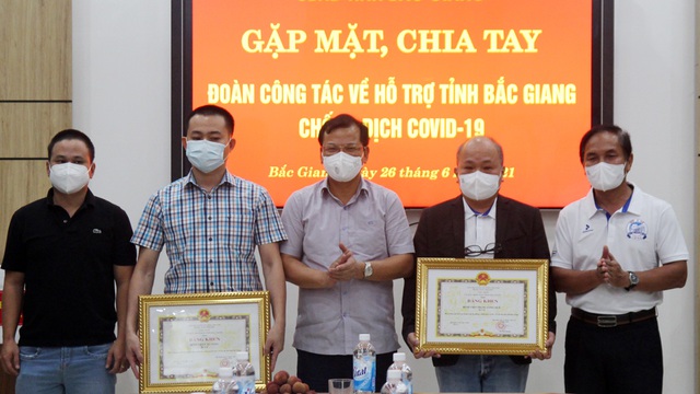 Đoàn chi viện của Bệnh viện Trung ương Huế và Bệnh viện C Đà Nẵng chia tay Bắc Giang - Ảnh 6.