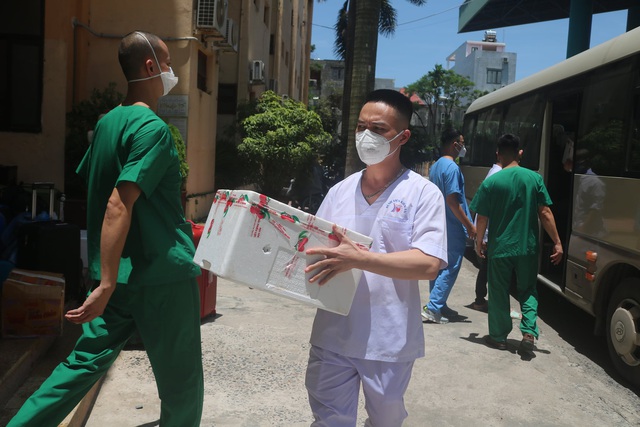 Đoàn cán bộ y tế Hải Phòng chi viện cho Bắc Giang trở về: Chúng tôi rất nhớ người thân - Ảnh 3.