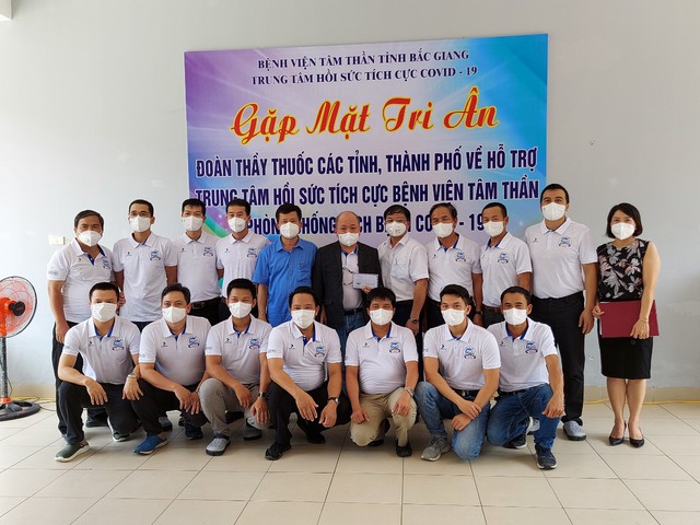 Đoàn chi viện của Bệnh viện Trung ương Huế và Bệnh viện C Đà Nẵng chia tay Bắc Giang - Ảnh 2.