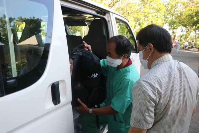 Đoàn y bác sĩ Bệnh viện TW Huế lên đường hỗ trợ Phú Yên chống dịch - Ảnh 3.