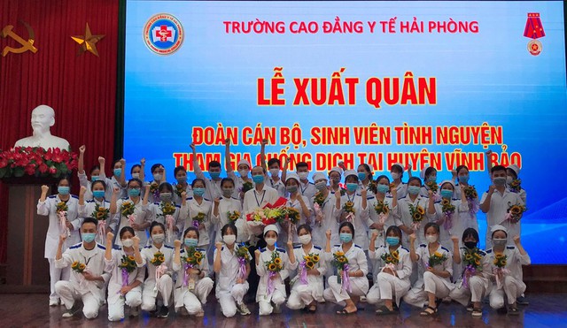 Thầy trò trường Cao đẳng Y Hải Phòng tình nguyện vào Vĩnh Bảo chống dịch - Ảnh 2.