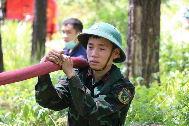 Thừa Thiên Huế: Lại thêm vụ cháy rừng thông ở thị xã Hương Thủy - Ảnh 8.