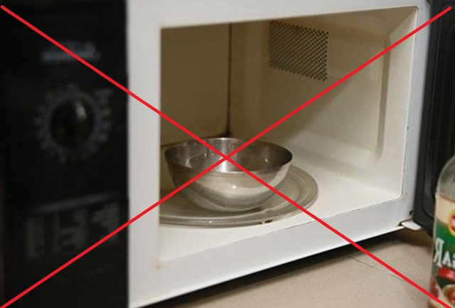 6 vật dụng nhà bếp kỵ lò vi sóng vì rất nguy hiểm, nhất định bạn phải biết - Ảnh 2.